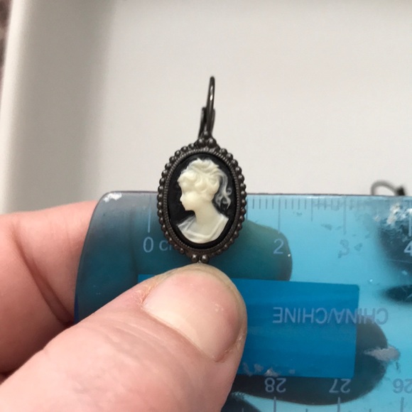 Earrings - Picture 6 of 6